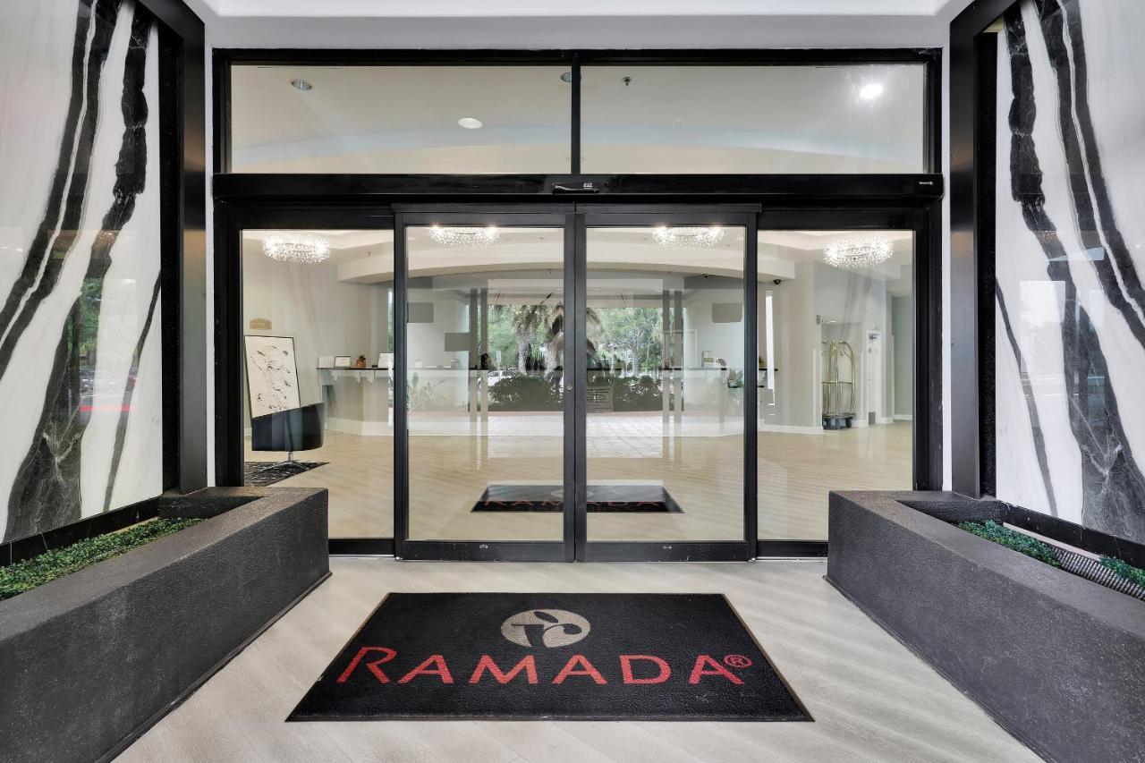 Ramada By Wyndham Jacksonville I-95 By Butler Blvd Екстериор снимка