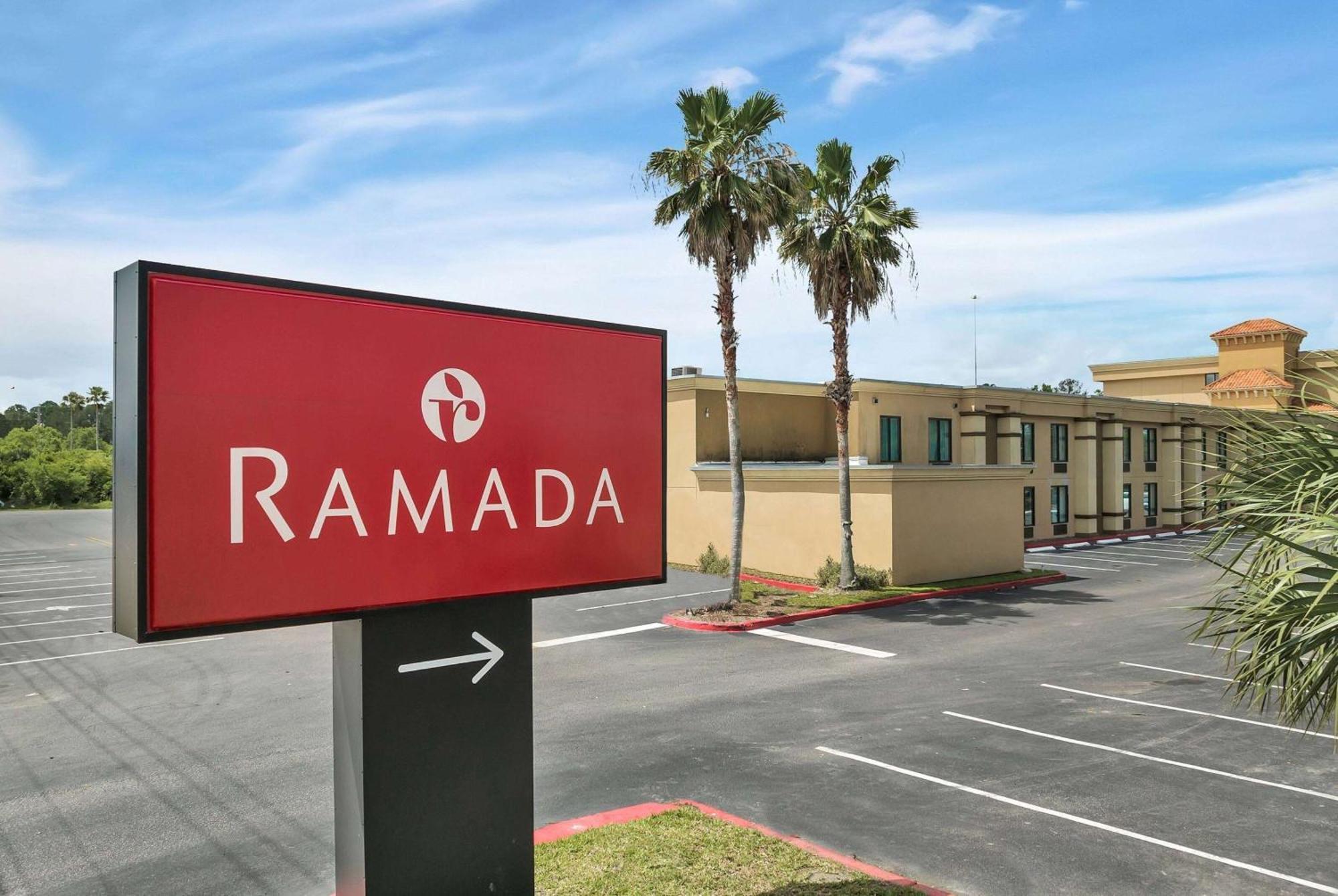 Ramada By Wyndham Jacksonville I-95 By Butler Blvd Екстериор снимка